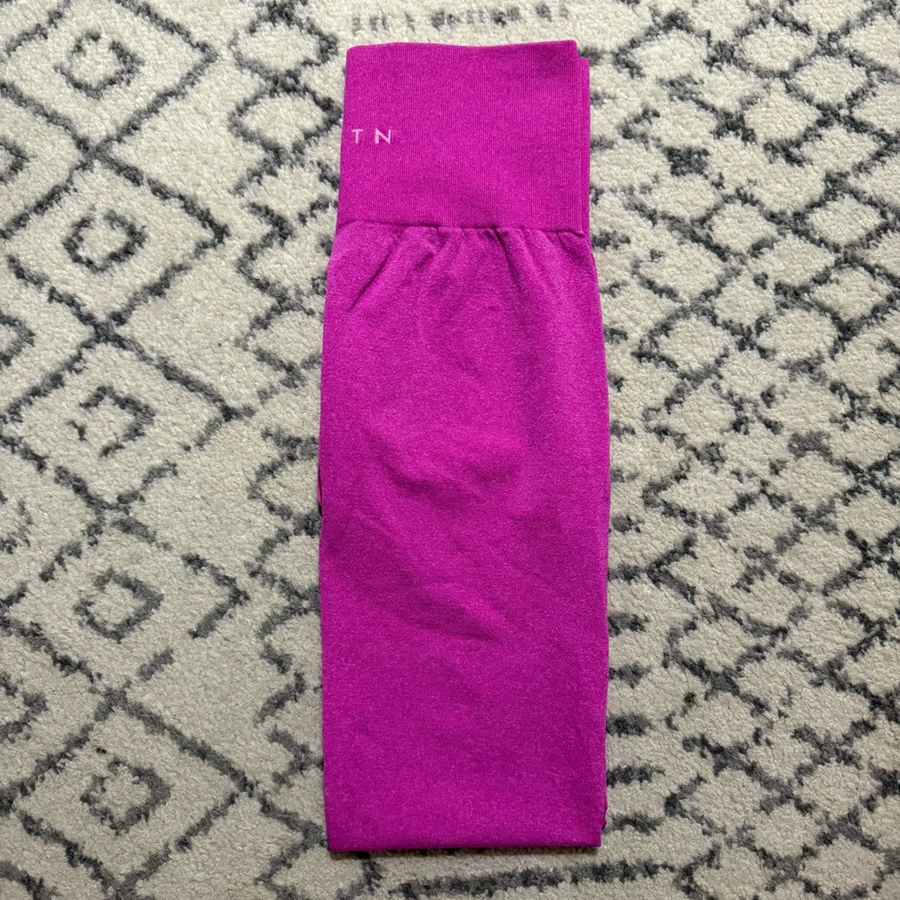 NVGTN Fuchsia/Hot Pink Leggings